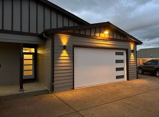 302 E Rapp Rd, Talent, OR 97540