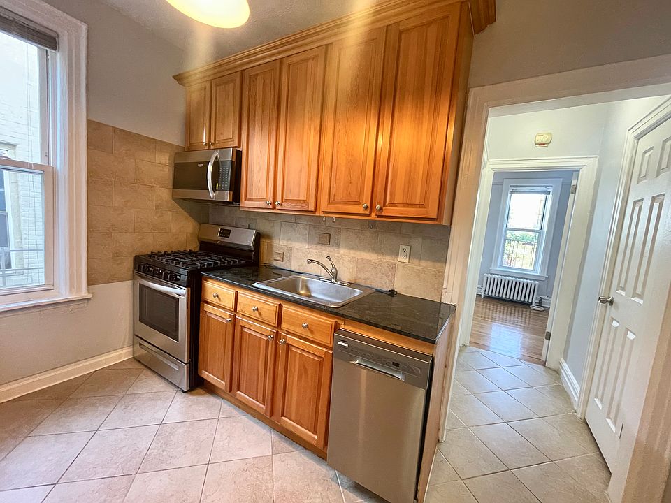 1st image of 4-33 27th Ave #3L