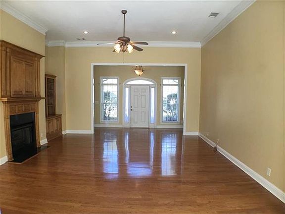 5th image of 216 Knob Hill Dr