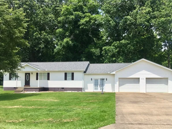 310 W Fir St, Eleanor, WV 25070
