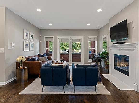 3rd image of 1539 N Wicker Park Ave #1W