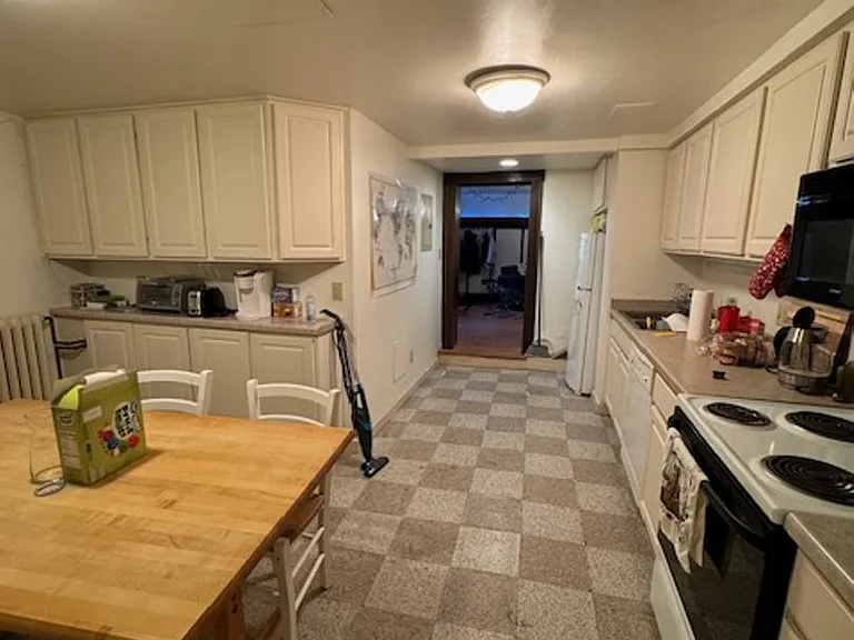416 N Carroll St — Photo 8