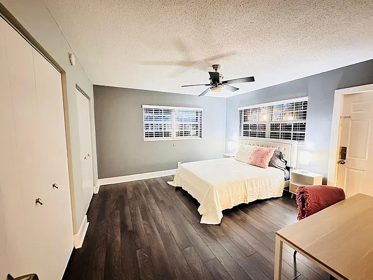 2424 NE 9th St #112 — Photo 12