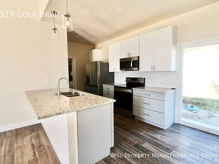 2519 Golf Dr — Photo 6