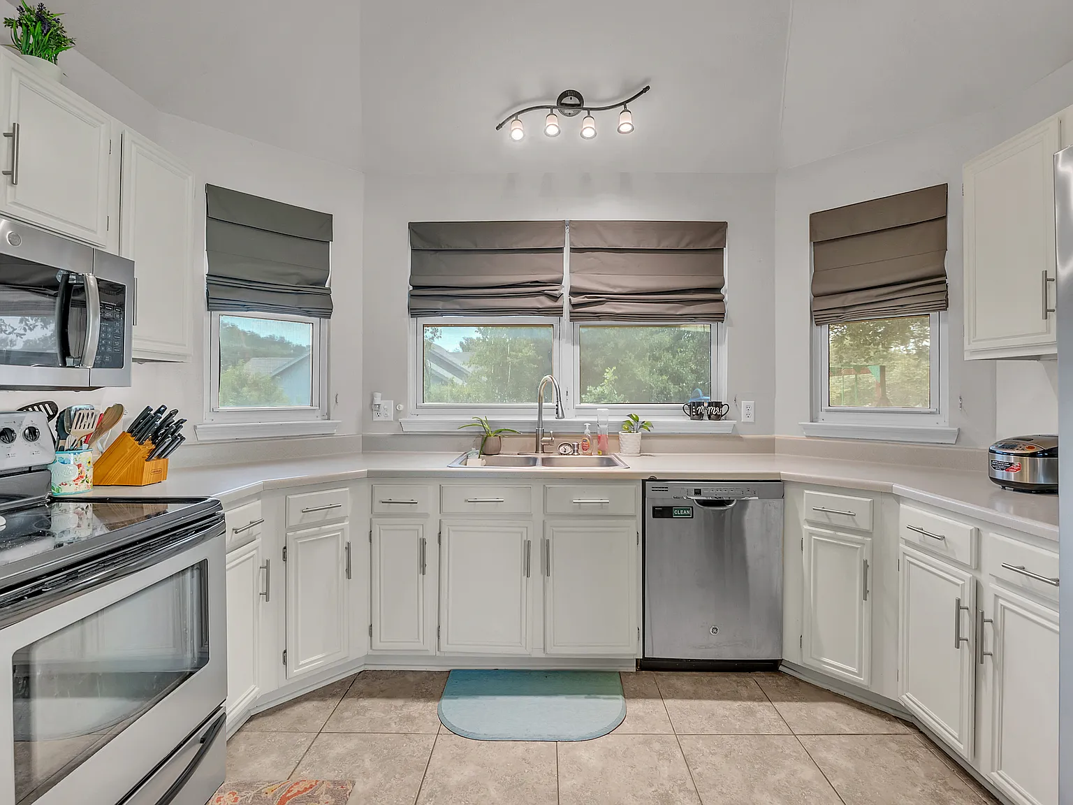 3 bed, 1164 sqft, $1,575 — Photo 4