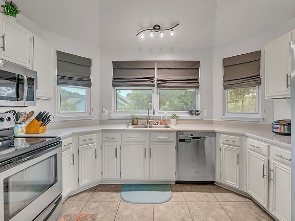4th image of 1417 Ridgeway Dr