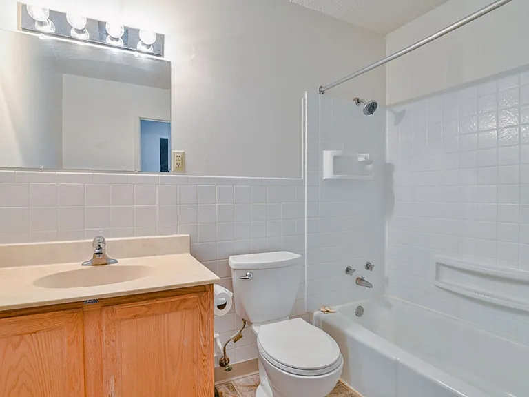 The Groves Apartments — Photo 22
