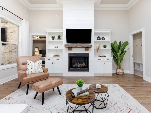 307 Hunts Landing Dr, Kathleen, GA 31047