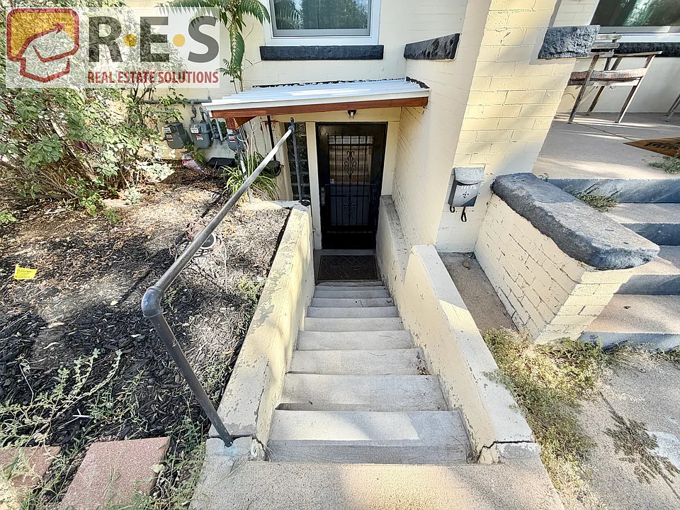 1717 E 29th Ave #1/2