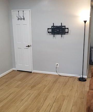 Living room (tv mount)