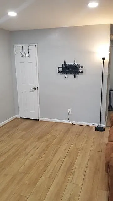 Living room (tv mount)