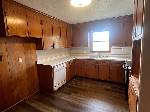 3rd image of 113 Cavins Rd