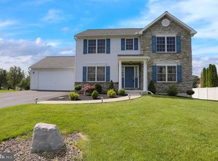 221 Pond View Dr, Hamburg, PA 19526