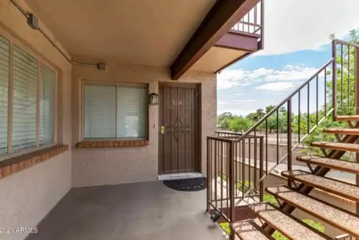 2 bed, 840 sqft, $1,200 — Photo 1