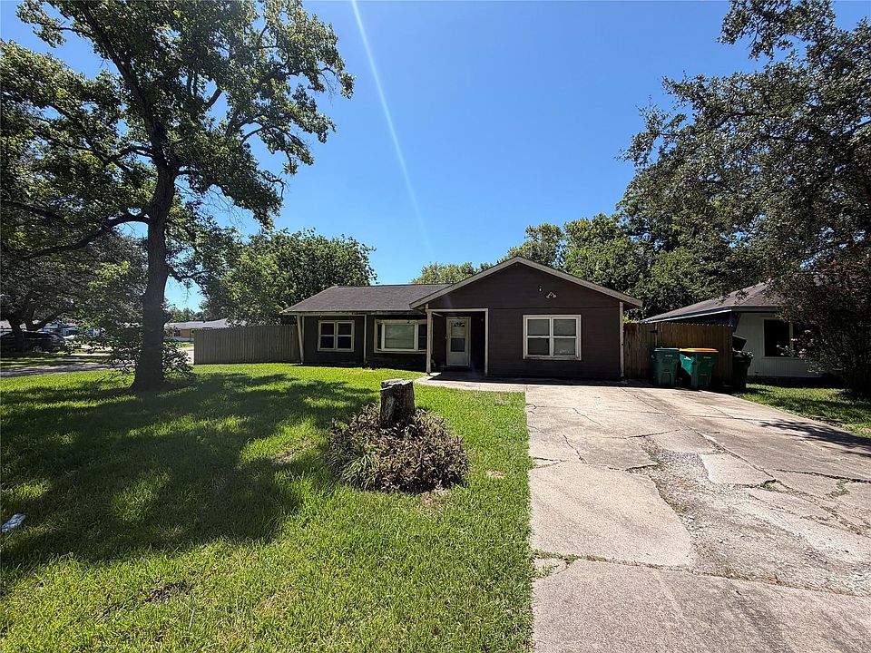 1st image of 2631 N Camp Cir