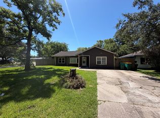 2631 N Camp Cir, La Marque, TX 77568