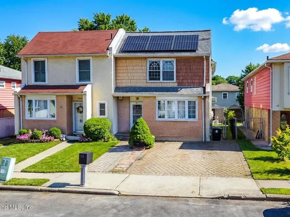 45 Russek Dr, Staten Island, NY 10312