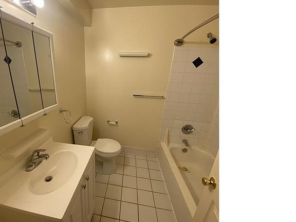 3rd image of 1228 Hoe Ave