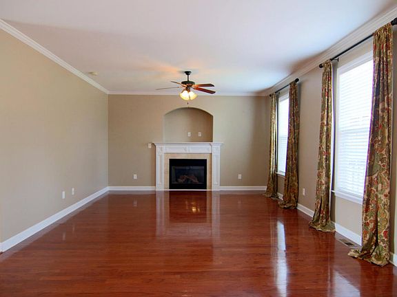 2nd image of 601 Balmoral Ln