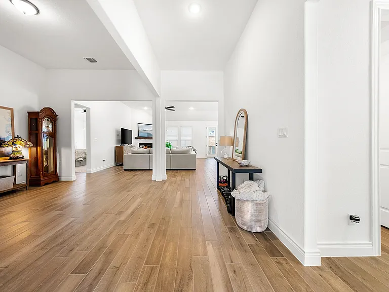 1301 White Daisy Ln — Photo 15
