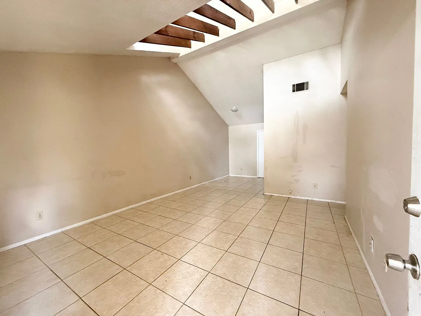 2 Bedroom 2 Bathroom Condo For Rent at 4810 Lighthouse Circle Unit 34 Orlando, Fl. 32808 — Photo 3