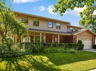 636 N Bel Aire Ter, Palatine, IL 60074