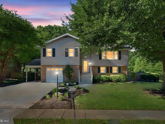 2nd image of 4407 Aragon Pl