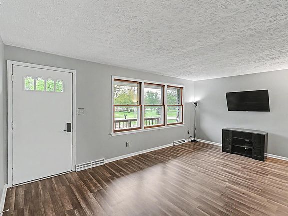 3rd image of 545 Reed Rd