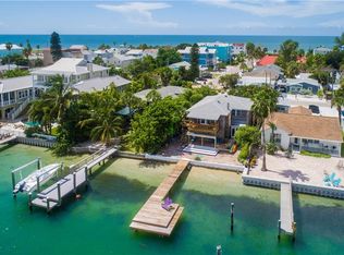 8121 Bayshore Dr, Treasure Island, FL 33706