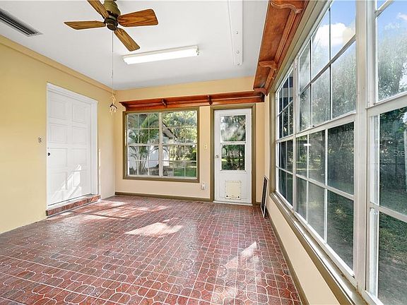 4th image of 210 S Mills Ave