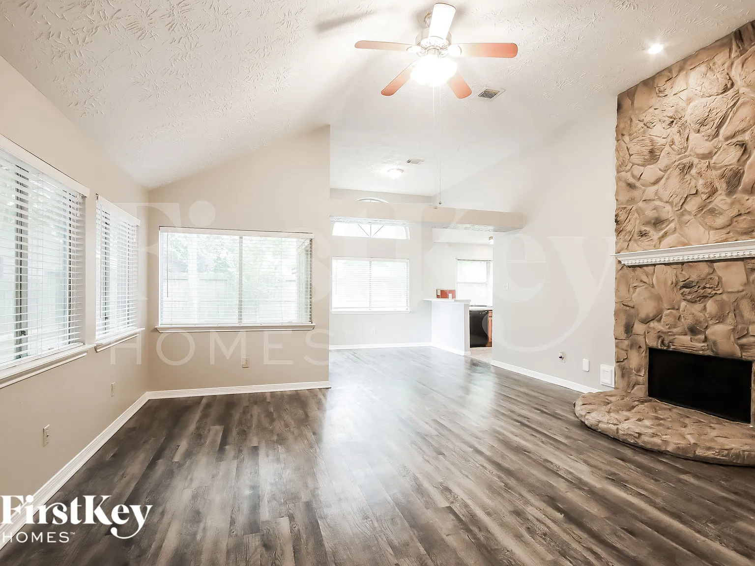 3 bed, 2.0 bath, 1209 sqft, $1,630 — Photo 2