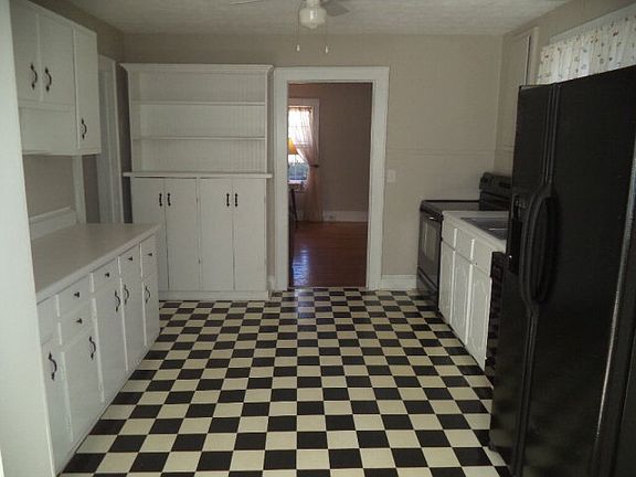 3rd image of 806 Jefferson St
