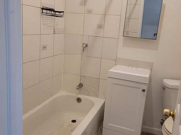 3rd image of 118 Scribner Ave #2