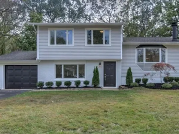 71 Citadel Dr, Jackson, NJ 08527