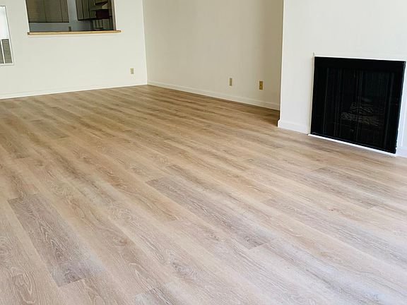 5th image of 2905 Montrose Ave APT 516