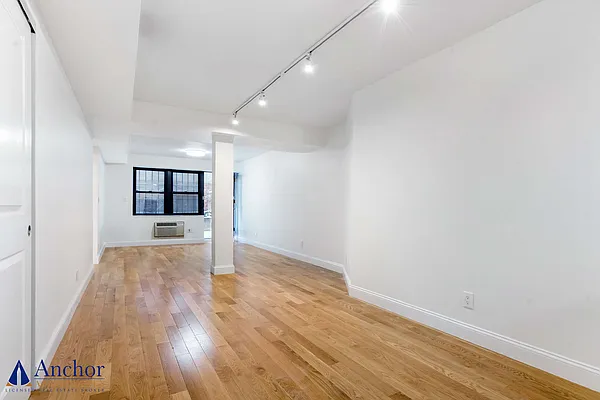 Rented by Anchor Associates | media 18