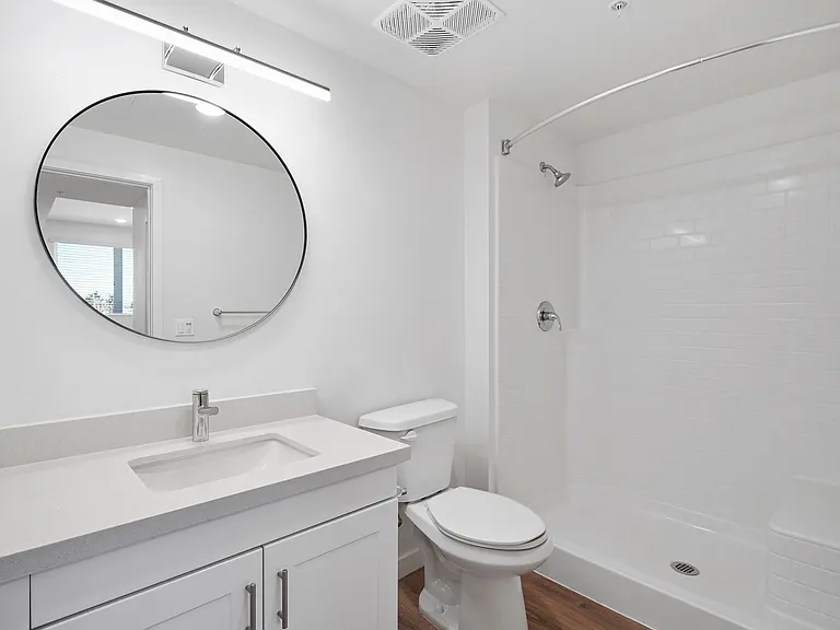 14541 Gilmore St Apartments — Photo 36