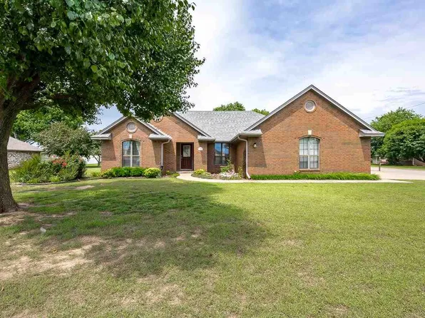 1715 N 9th St, Perry, OK 73077
