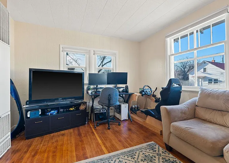 620 2nd St W #620 — Photo 3