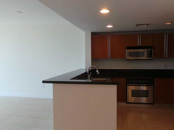 2nd image of 610 Clematis St APT 520