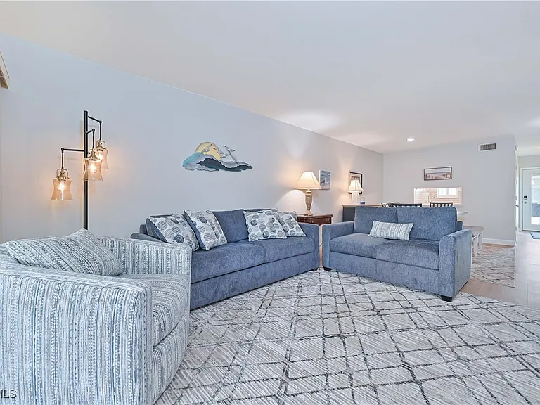 223 3rd Ave S #223 — Photo 9