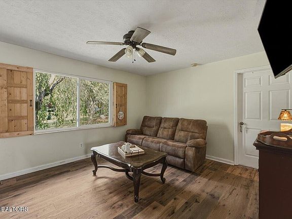 4th image of 1144 Rocky Springs Rd