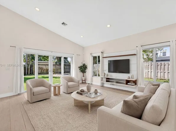 1126 NE 16th Ct, Fort Lauderdale, FL 33305