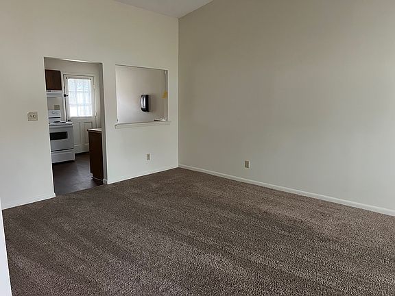 2nd image of 1015 Wesley Ln #B