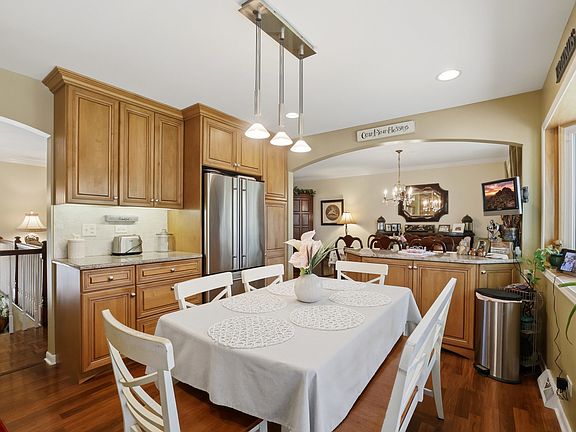 4th image of 898 E Schirra Dr