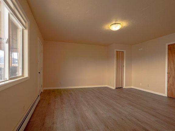 4th image of 611 N N St APT 5