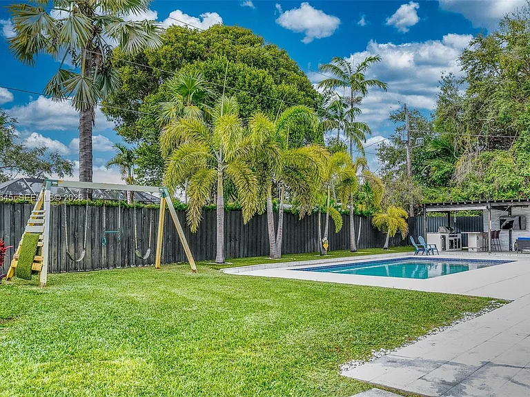 17420 SW 84th Ct — Photo 30