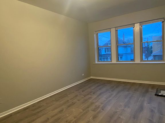 2nd image of 4011 W Waveland Ave