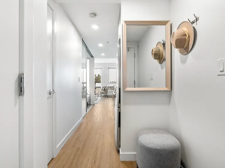 3833 Fraser St — Photo 10