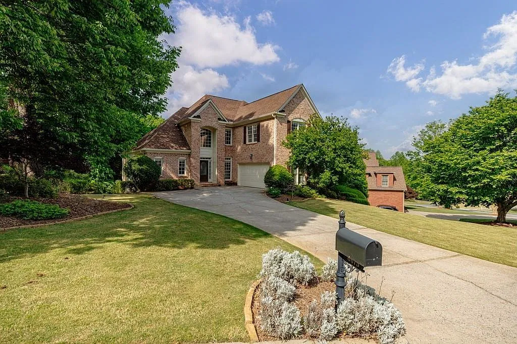 4 bed, 4.5 bath, 5006 sqft, $5,000 — Photo 1